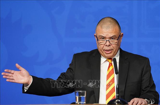 越裔英国人荣获英国女王伊丽莎白二世授予的爵士爵位